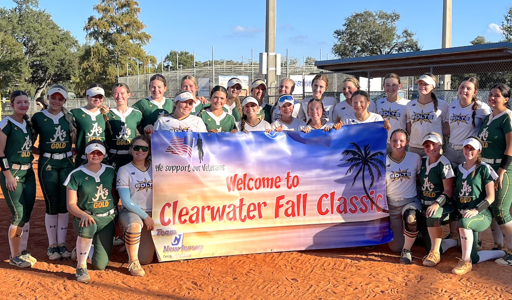 The Bolts and Athletics 14U teams after the title game